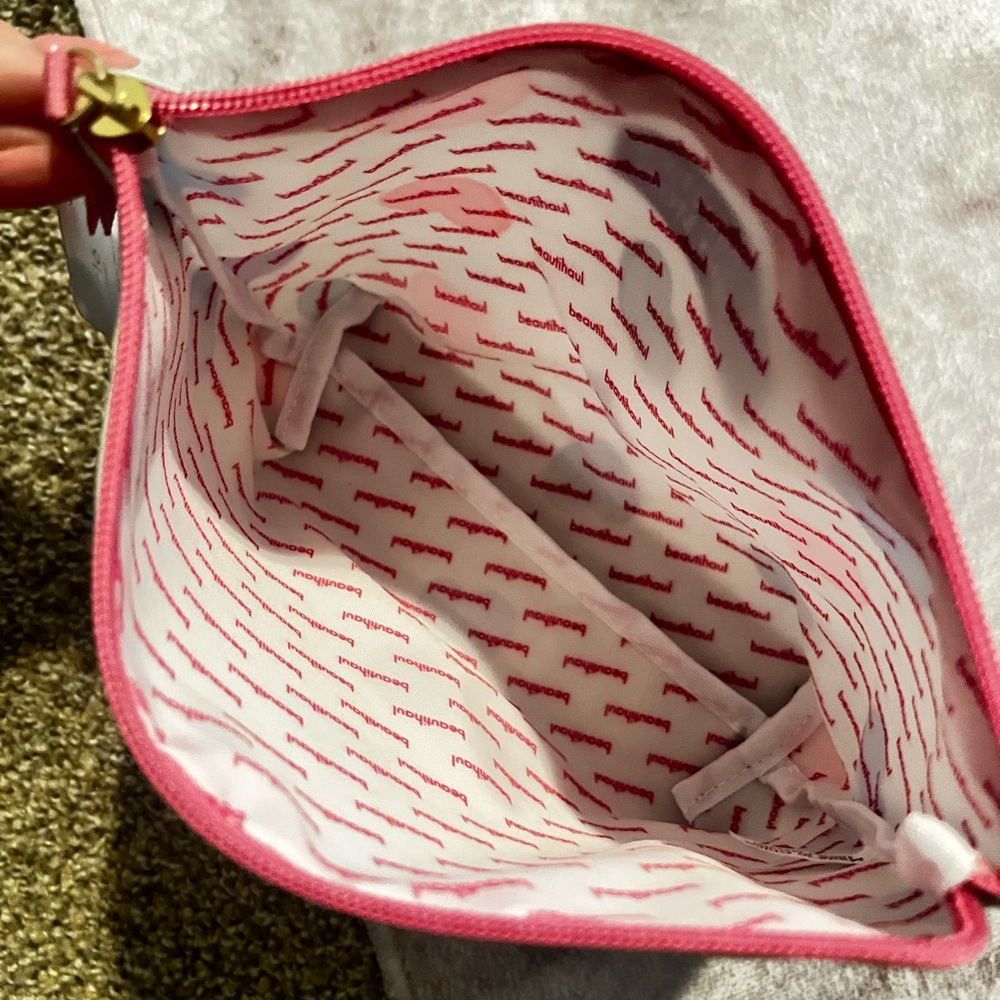 The Cosmetics Company Store Heart Cosmetic Bag Travel Makeup Pouch NWT - Picture 3 of 8